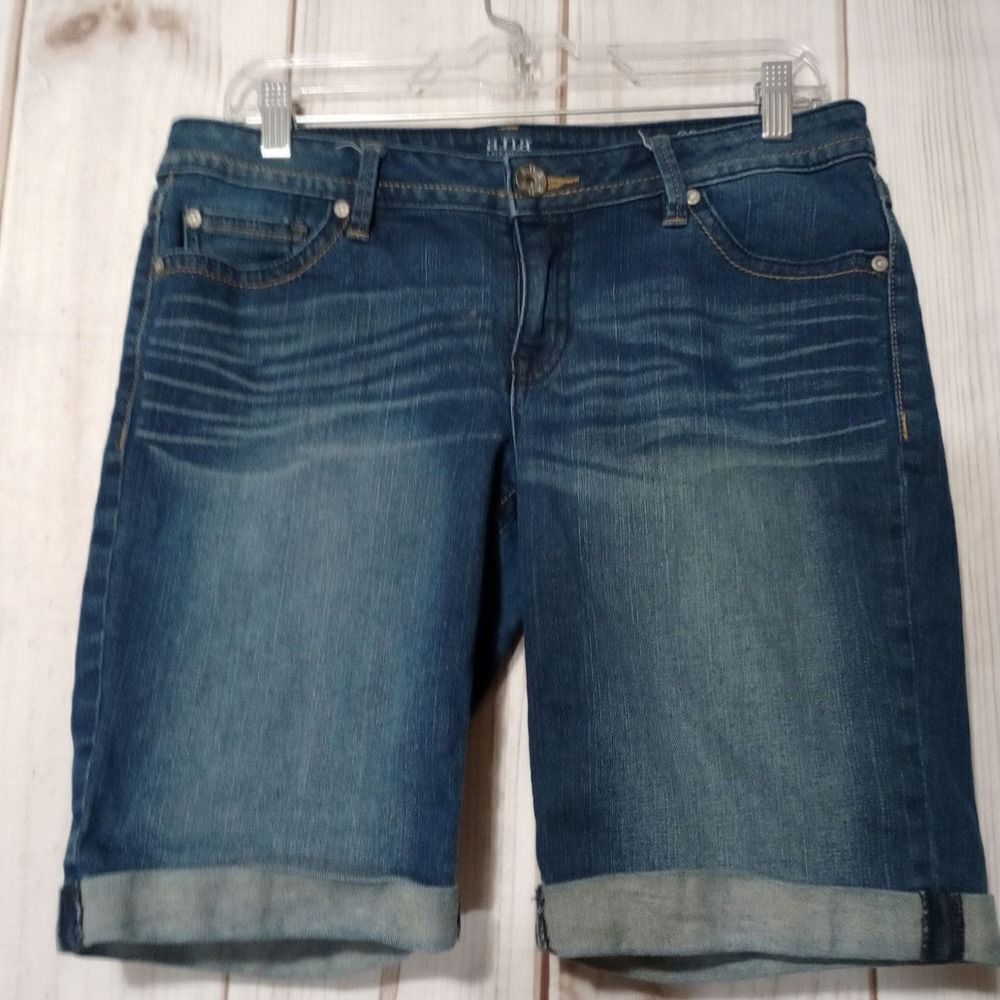 a.n.a A New Approach Women Dark Wash Bermuda Denim Shorts Cuffed Size 6 28